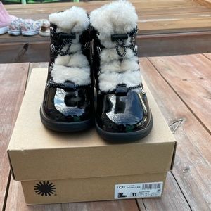 Little girl size 11 UGG T AGER in Black